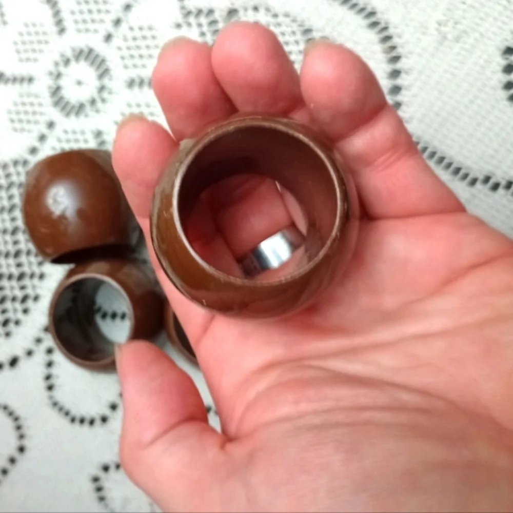 Set Of 4 Vintage Brown Chunky Plastic Napkin Rings